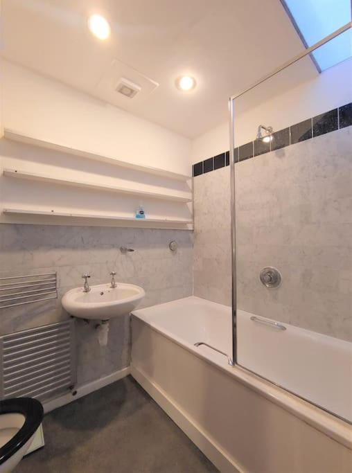 لندن Stylish Apartment Near Carnaby Street, Sleeps 4. المظهر الخارجي الصورة